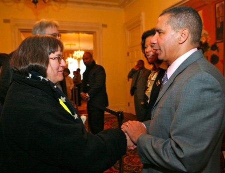 The Wife Chats Up David And Michelle Paterson While The Blogger Goes Duh Behind Her. Note All The Security Goons In The Background