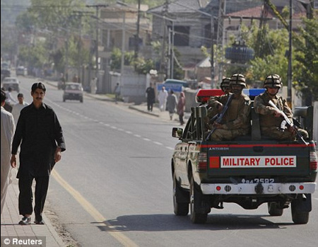 Pakistani Soldiers In Downtown Abbattabad