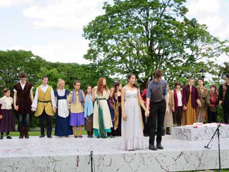 Shakespearian Thespians Take A Dour Bow
