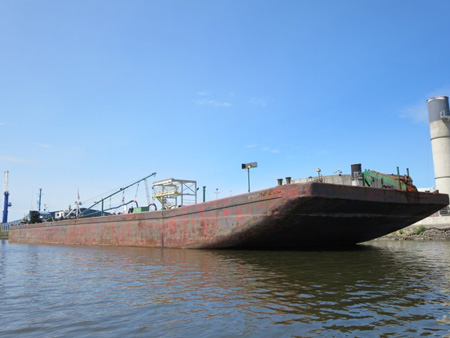 Oil Barge Loading At The Port Of Albany This Past Sunday, Holds 2.5 Million Gallons Of North Dakota Sour Crude
