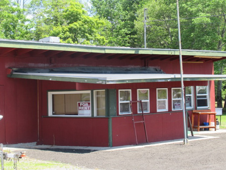 Abandoned Bait Shop And Eatery On 29A
